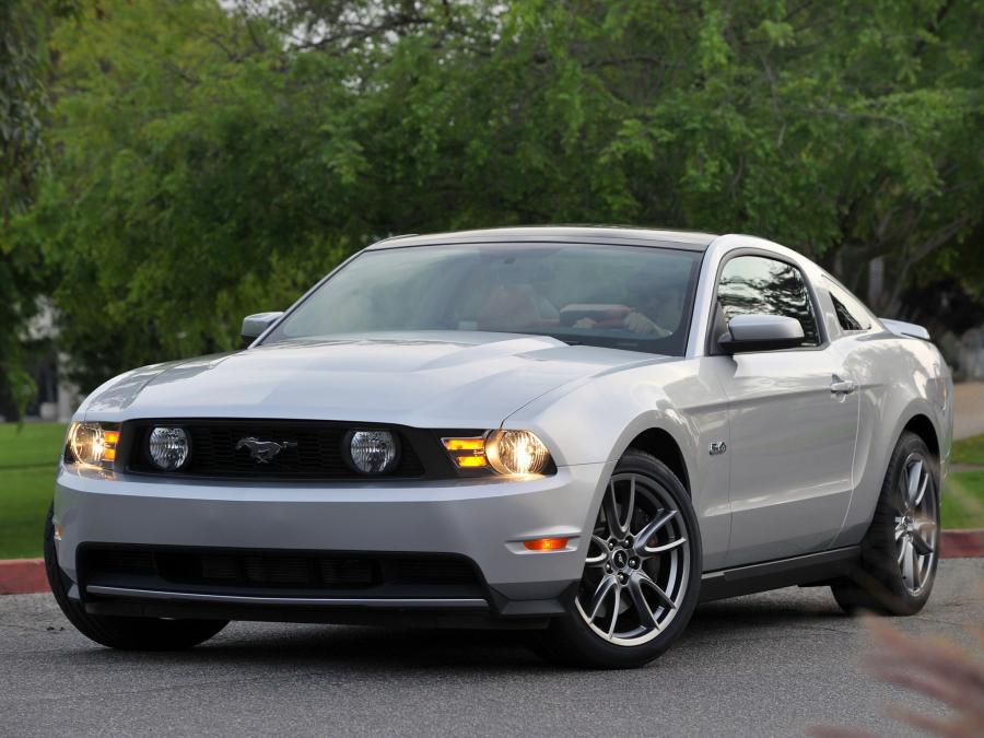  Ford Mustang 5.0 GT 2011 года  (фото 13 из 30)